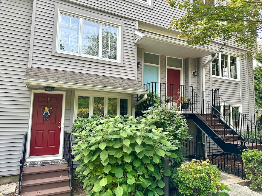 2700 Bedford St unit J, Stamford, CT 06905 - photo 1