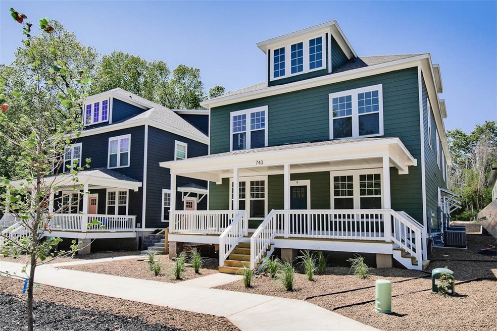 769 S Washington Ave unit 4, Fayetteville, AR 72701 - photo 1