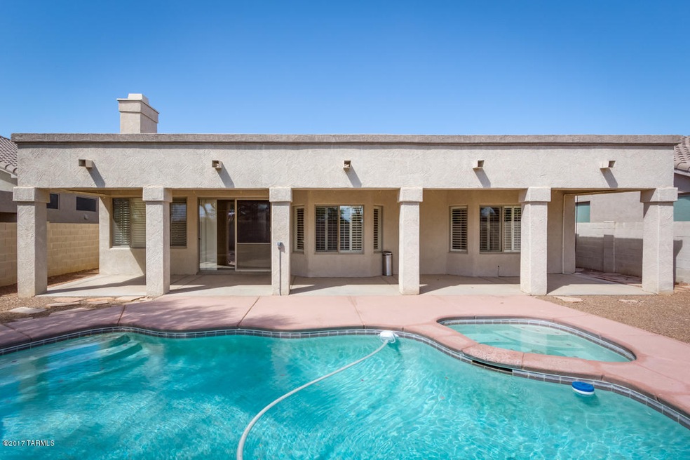 Large Covered Patio with Pool/Spa