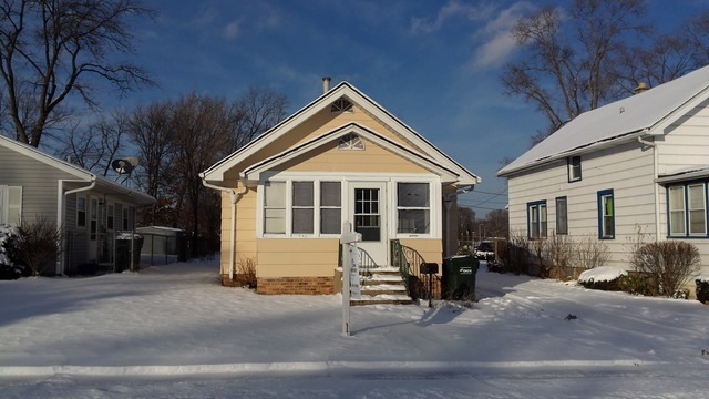 2220 Jenkinson Ct, Waukegan, IL 60085 - photo 1