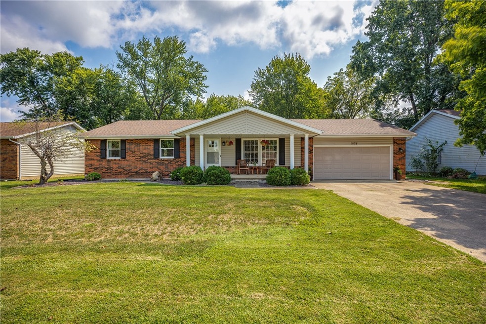 1028 N Main St, Effingham, IL 62401 - photo 1