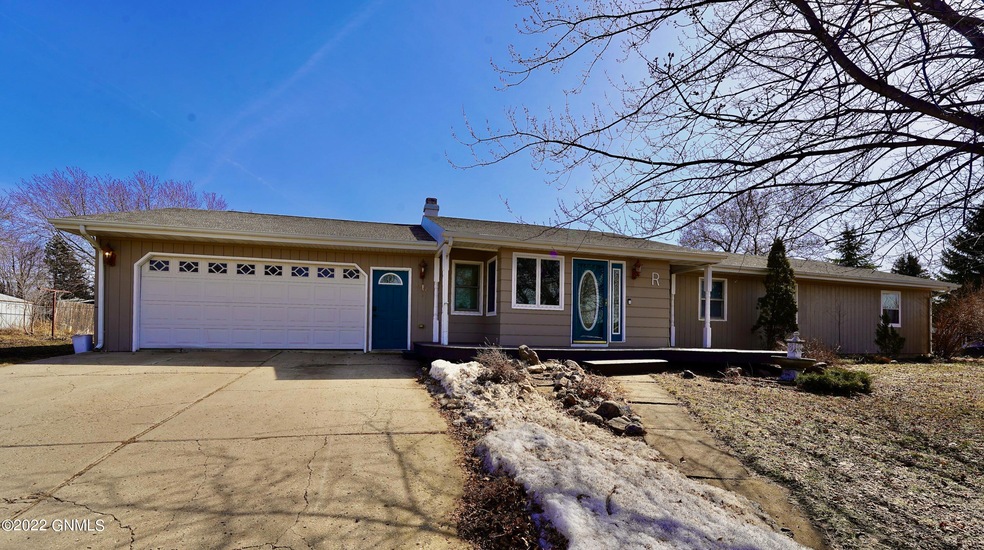 1502 Skyline Dr, Jamestown, ND 58401 - photo 1