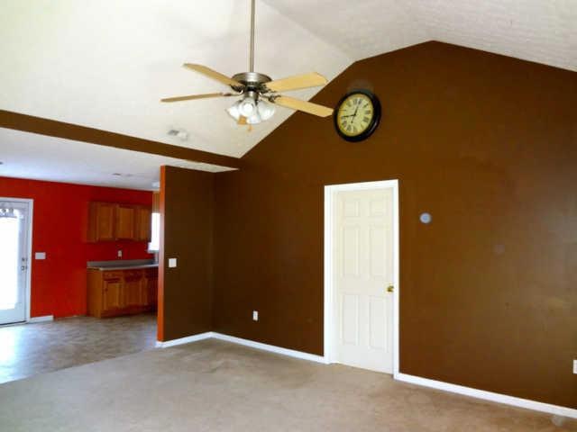 302 Christopher Ct, Shelbyville, TN 37160 - photo 1