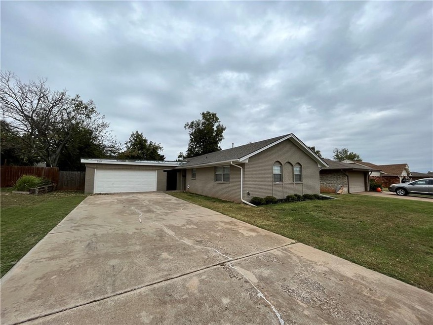 5817 N Seminole Ct, Warr Acres, OK 73132 - photo 1