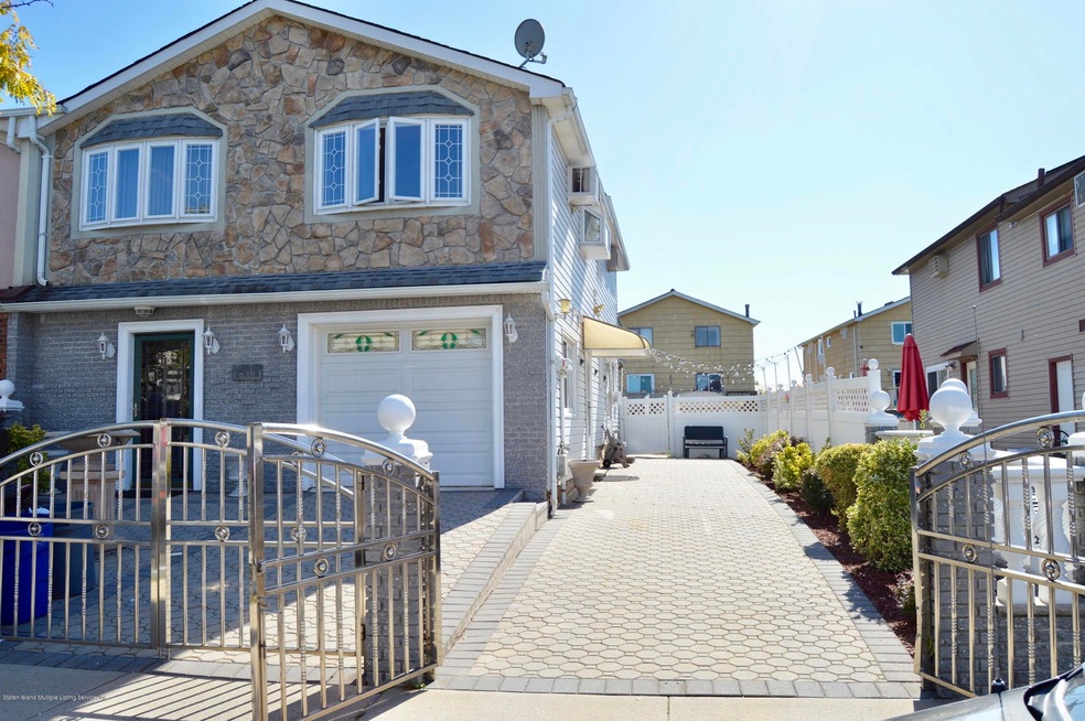 246 Ada Dr, Staten Island, NY 10314 - photo 1