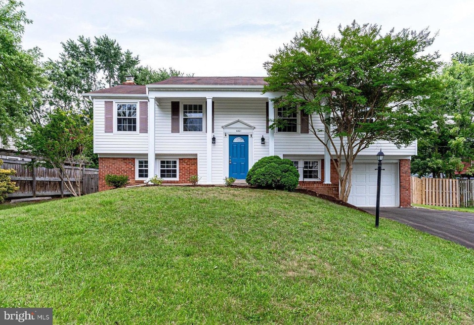 4221 Minstrell Ln, Fairfax, VA 22033 - photo 1