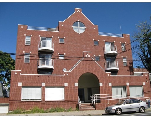 255 Beacon St unit 2C, Somerville, MA 02143 - photo 1