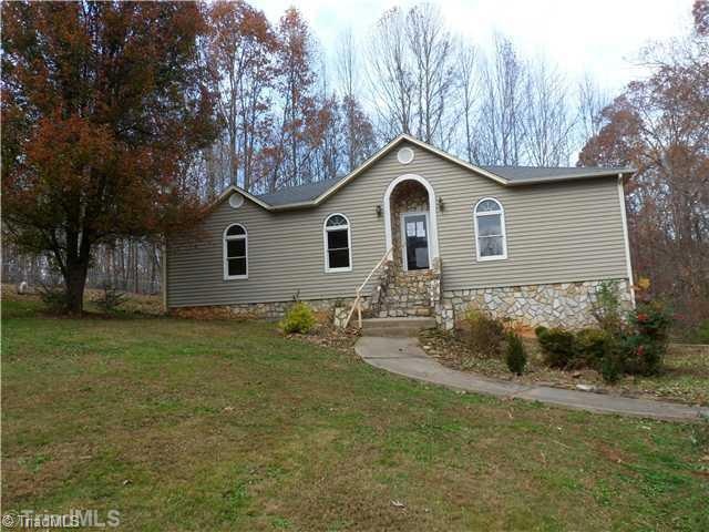 940 Greenleaf Acres Dr, Asheboro, NC 27205 - photo 1