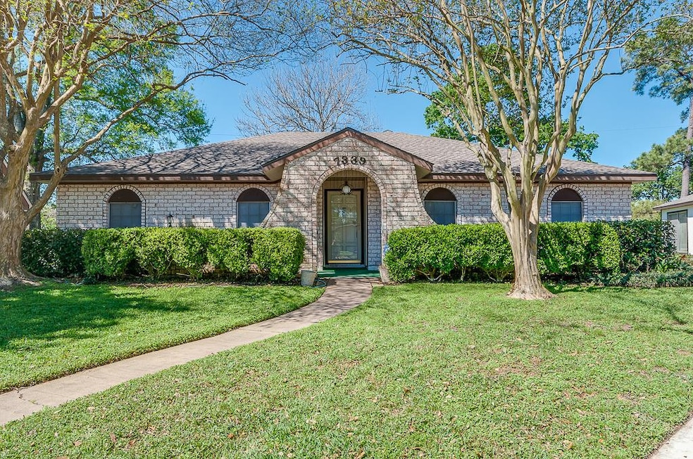 7339 Tall Pines Dr, Houston, TX 77088 - photo 1