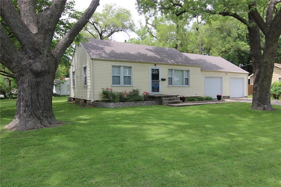 6048 Monrovia St, Shawnee, KS 66216 - photo 1