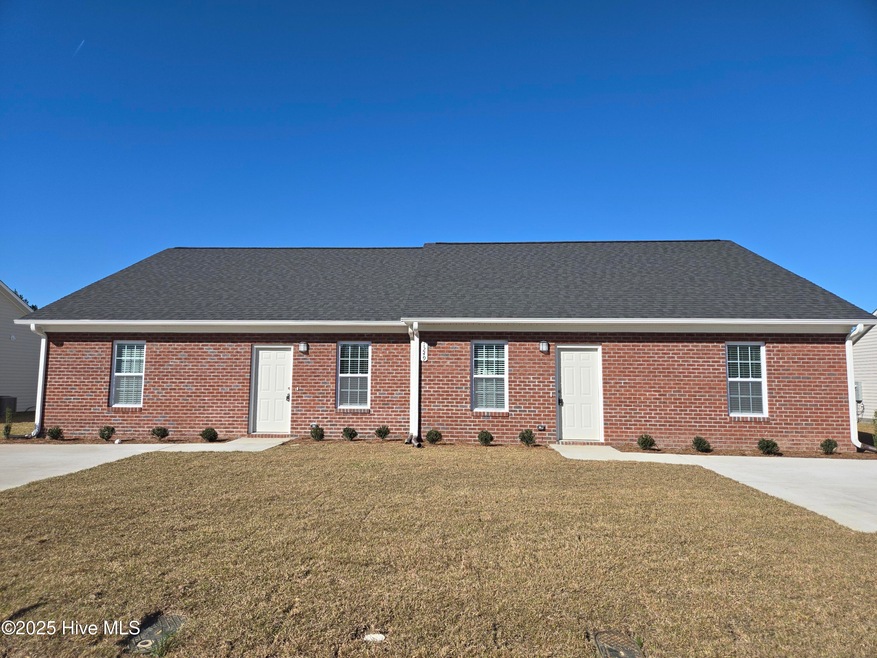 1249A Masters Ln unit A, Greenville, NC 27834 - photo 1