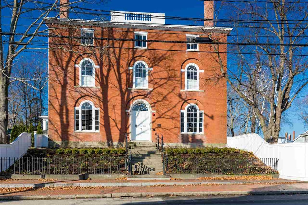 180 Middle St unit 2, Portsmouth, NH 03801 - photo 1