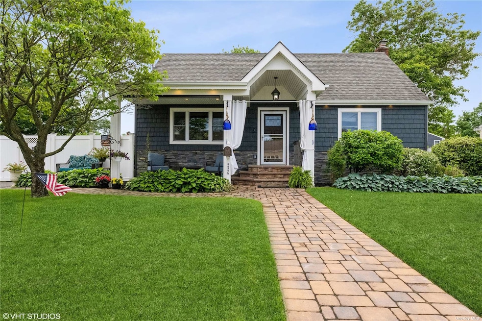 226 Farmers Ave, Lindenhurst, NY 11757 - photo 1