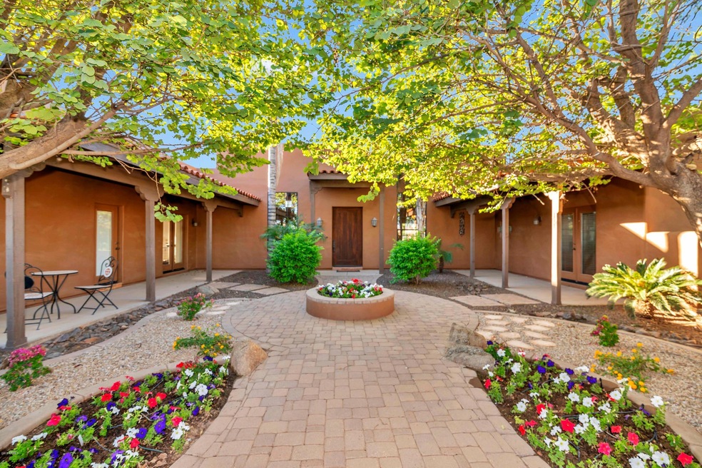 PRIVATE COURTYARD