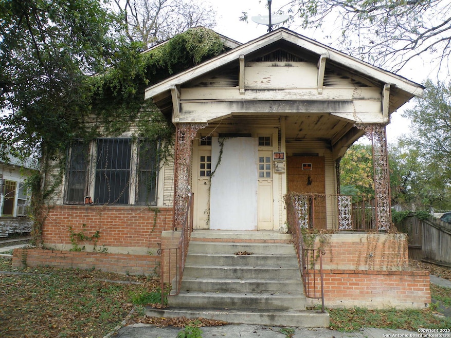 1221 E Crockett St, San Antonio, TX 78202 - photo 1