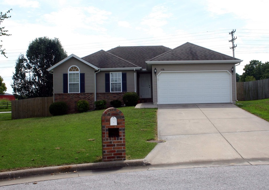 1176 S Scarlet Oak Ct, Nixa, MO 65714 - photo 1