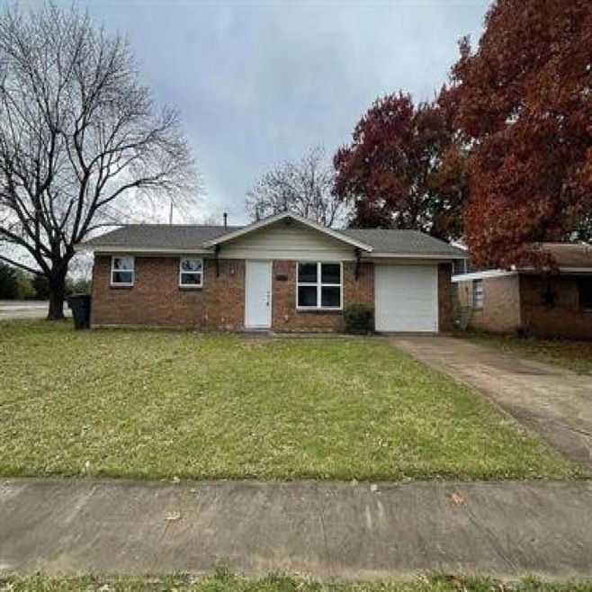 1720 E Ann Ave, Sherman, TX 75090 - photo 1