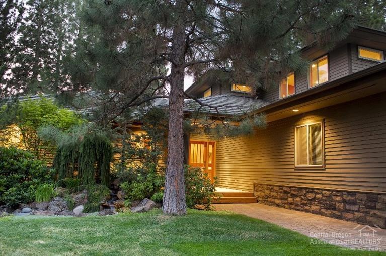 19397 Soda Springs Dr, Bend, OR 97702 - photo 1