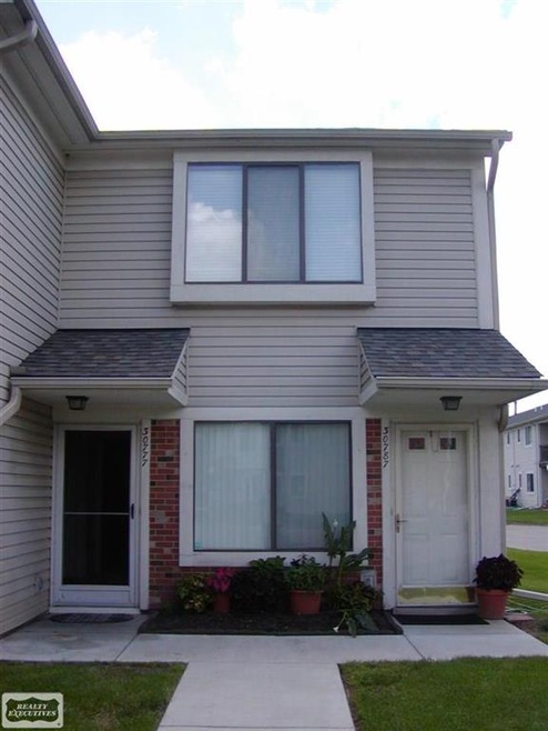 30583 Hidden Pines Ln unit 66, Roseville, MI 48066 - photo 1