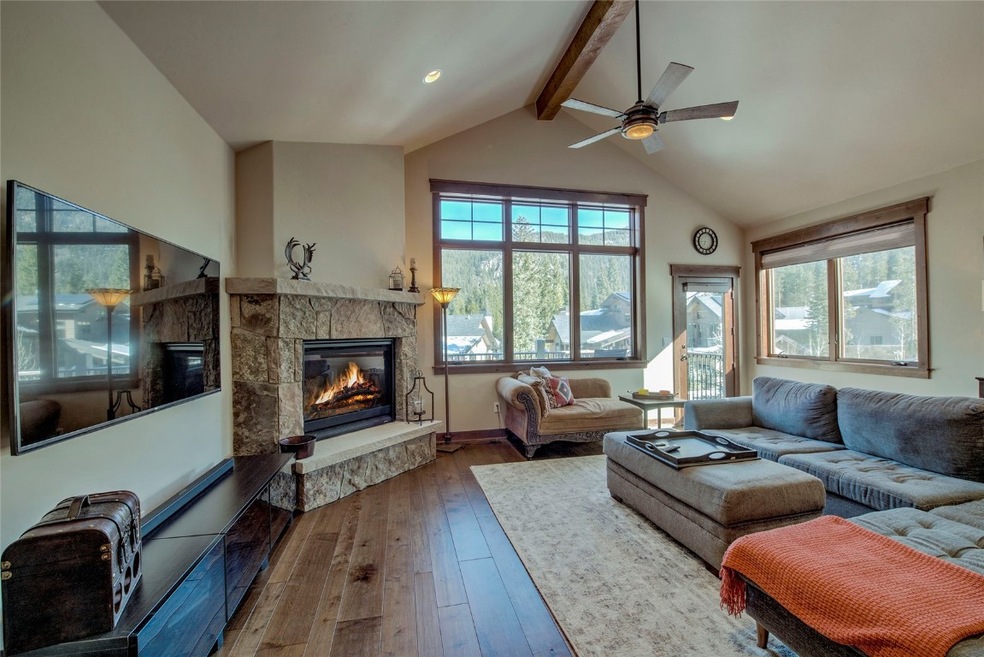 Spacious great room with loads of natural light, m