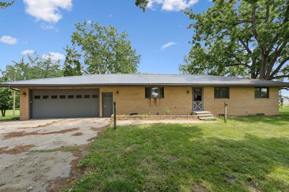 2556 Logan Ave, Waterloo, IA 50703 - photo 1