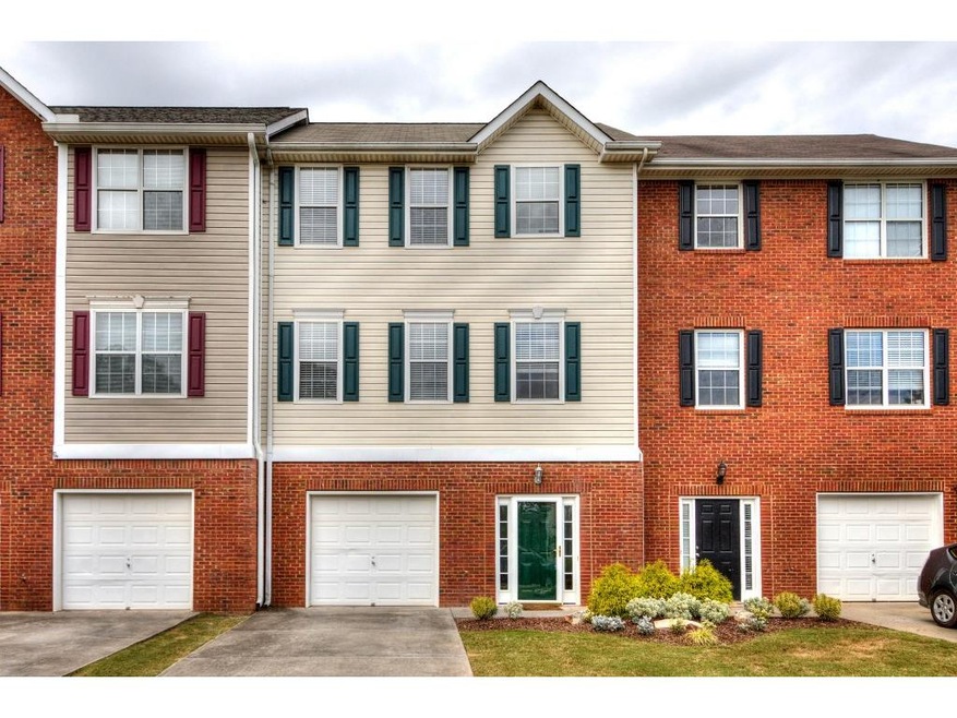 Low Maintenance brick and vinyl