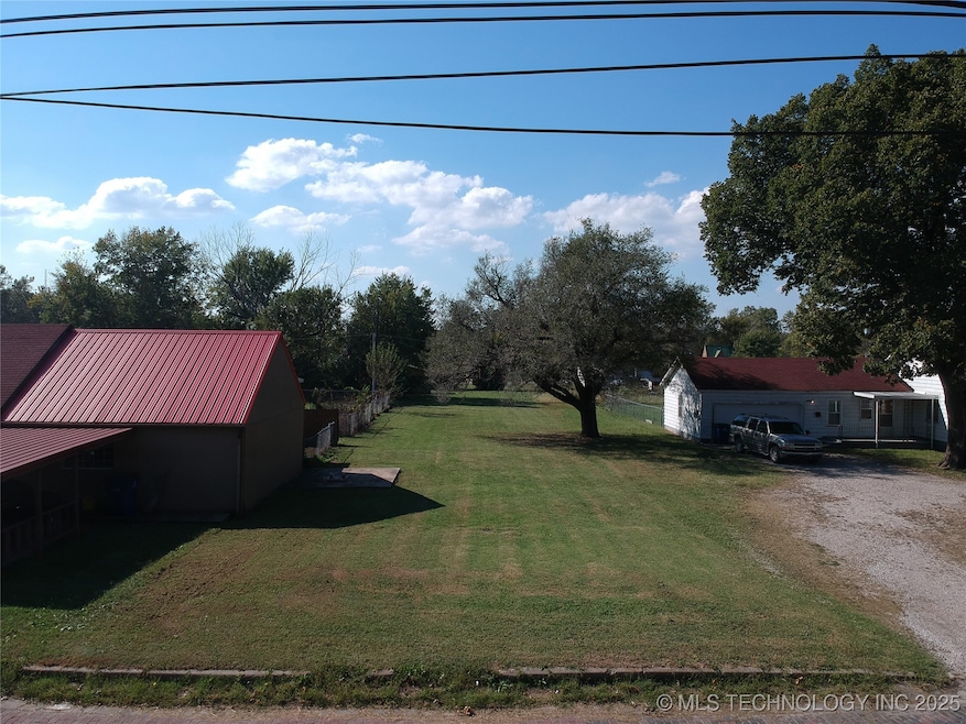 216 S Locust St, Nowata, OK 74048 - photo 1