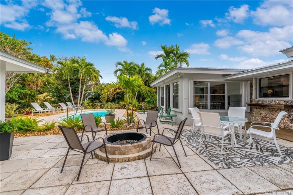 Patio w/ firepit