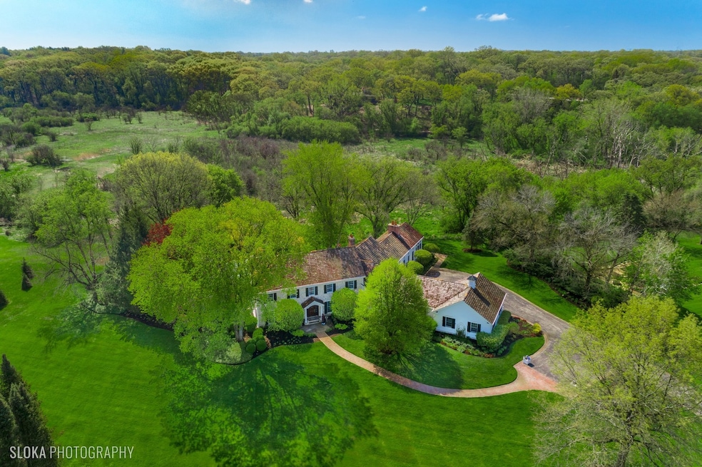 357 Deepwood Rd, Barrington, IL 60010 - photo 1