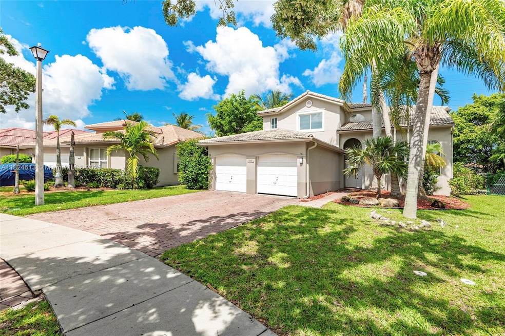 315 W Cypress Cove Cir, Davie, FL 33325 - photo 1