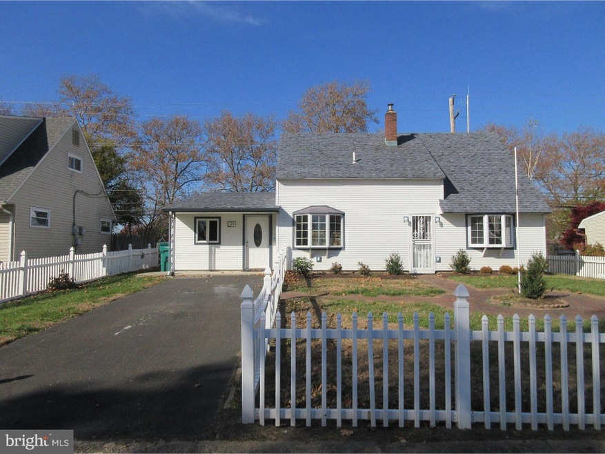 324 Appletree Dr, Levittown, PA 19055 - photo 1