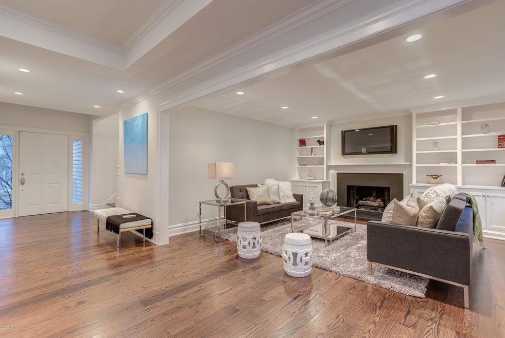 612 W Lyon Farm Dr unit 612, Greenwich, CT 06831 - photo 1