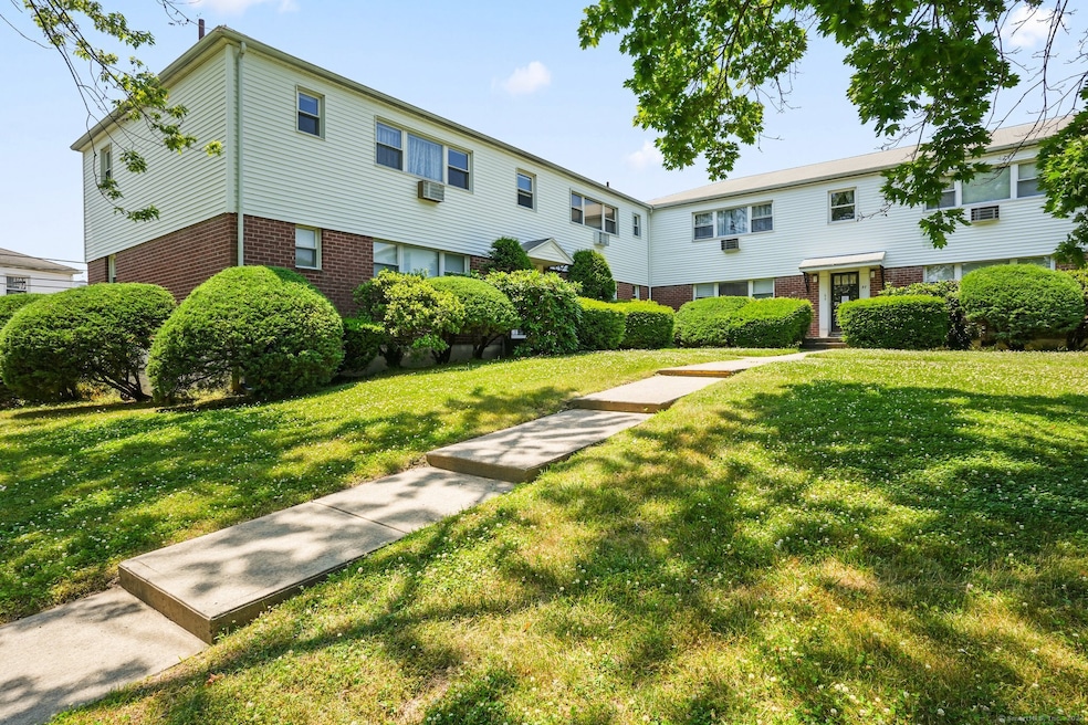 35 Cherry Hill Dr unit 2A, Bridgeport, CT 06606 - photo 1