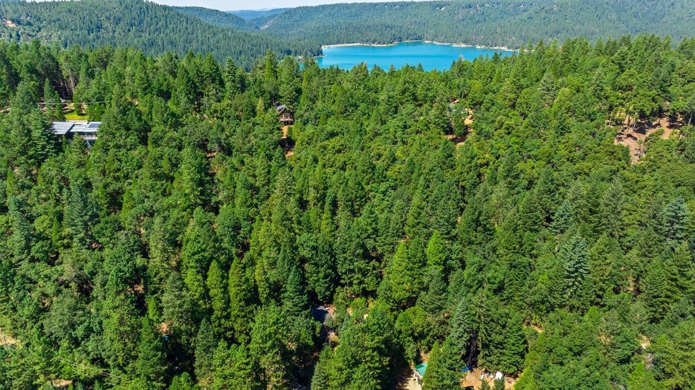 Be on the water in just under 8 minutes - driveway to launch!