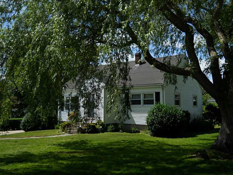 182 Newport Ave, Middletown, RI 02842 - photo 1