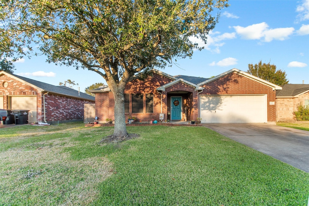 2905 Community Dr, Alvin, TX 77511 - photo 1