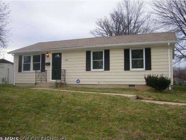 2200 Kent Village Dr, Hyattsville, MD 20785 - photo 1