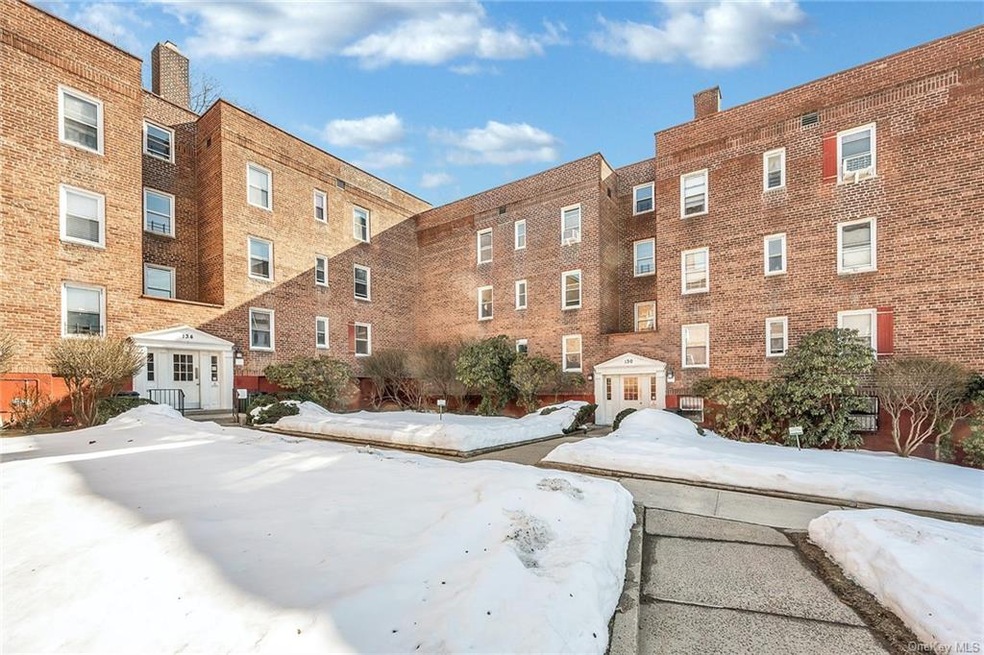130 Ravine Ave unit 1B, Yonkers, NY 10701 - photo 1