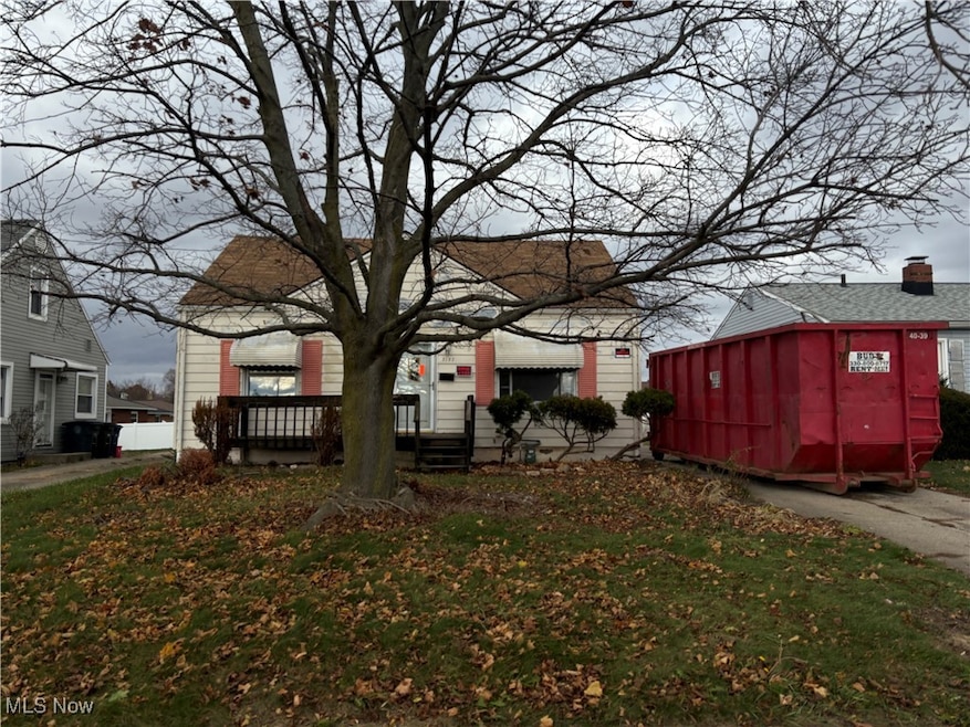 2127 Quayle Dr, Akron, OH 44312 - photo 1