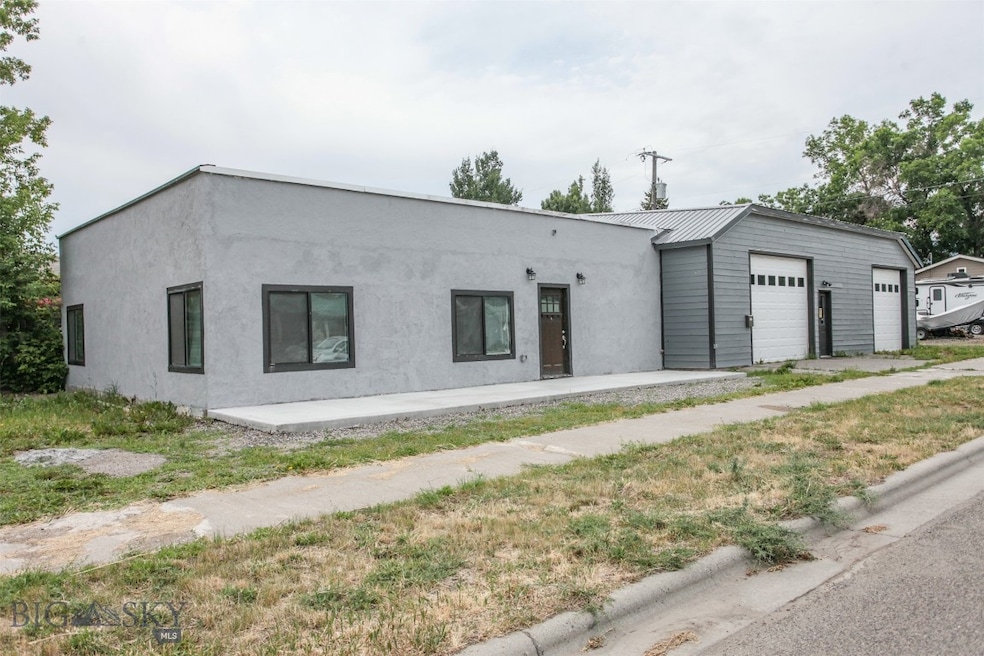 607 W Chinook St, Livingston, MT 59047 - photo 1