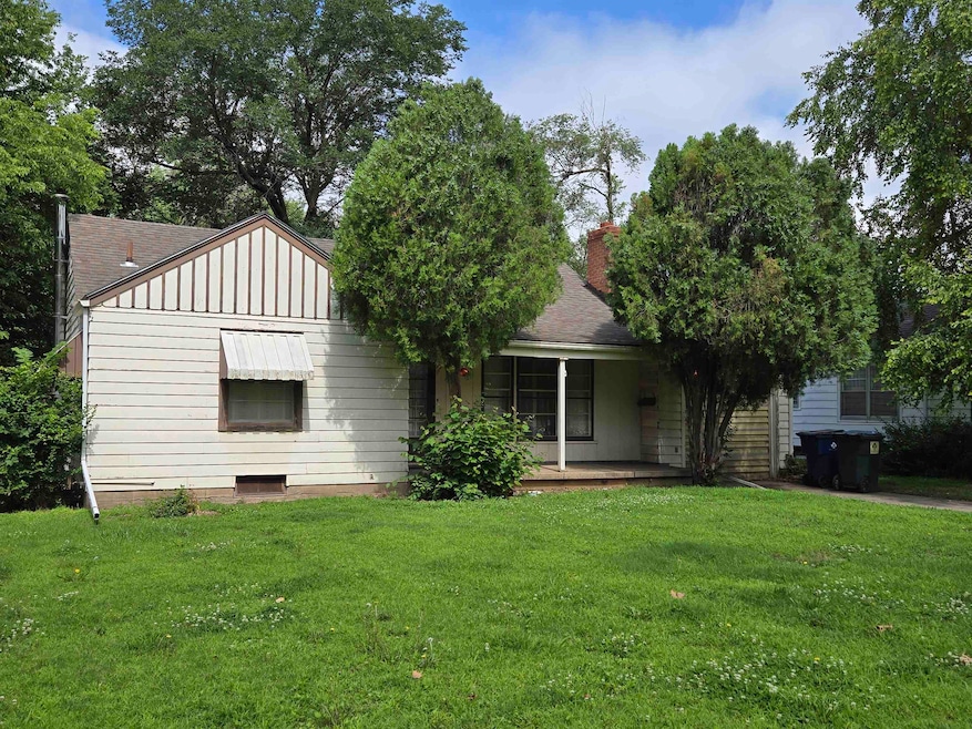 651 S Yale St, Wichita, KS 67218 - photo 1