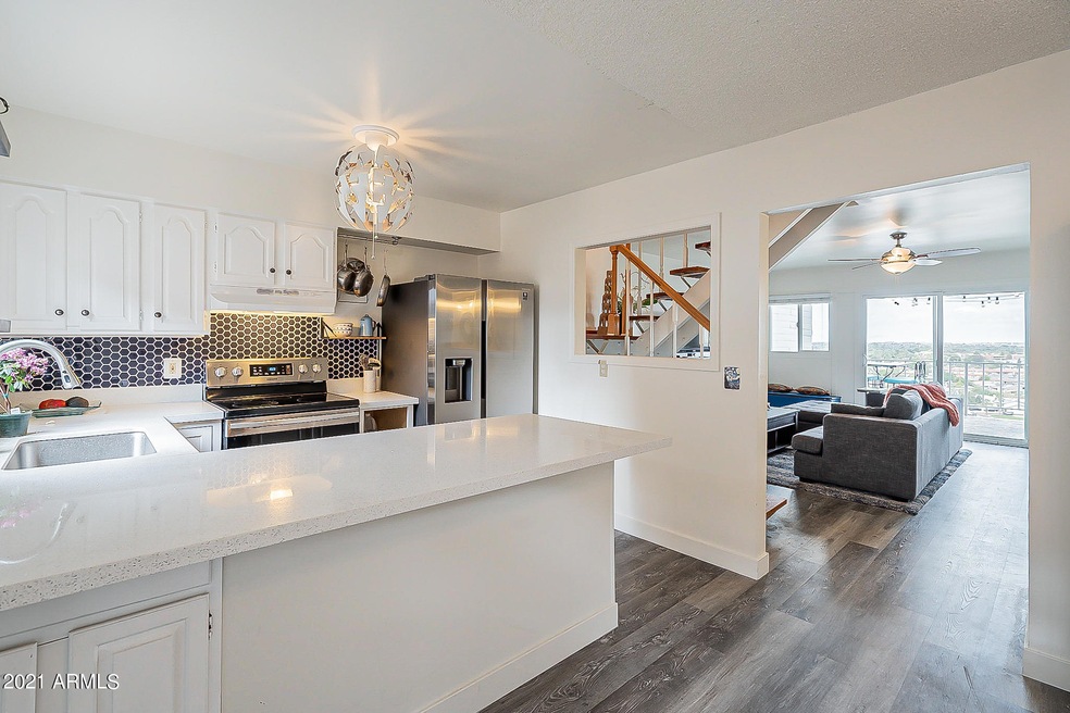 1057 E Butler Dr unit 2B, Phoenix, AZ 85020 - photo 1