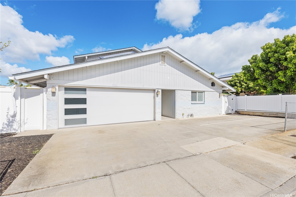 3024 Lakimau St unit 1,2, 3 & 4, Honolulu, HI 96815 - photo 1