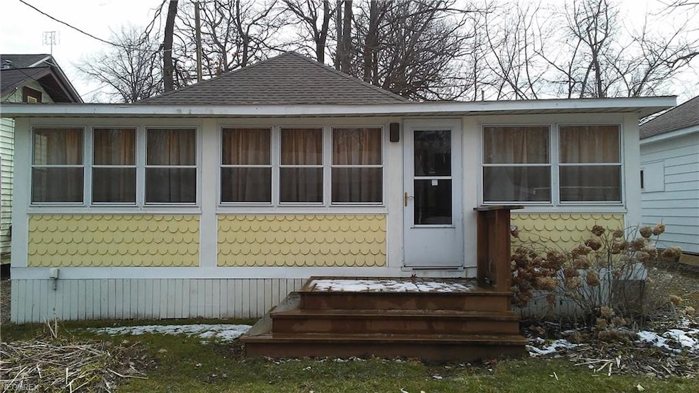 Look inside this cottage steps from Chippewa Lake