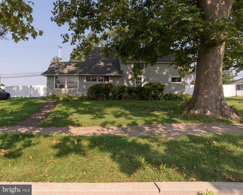 382 Appletree Dr, Levittown, PA 19055 - photo 1