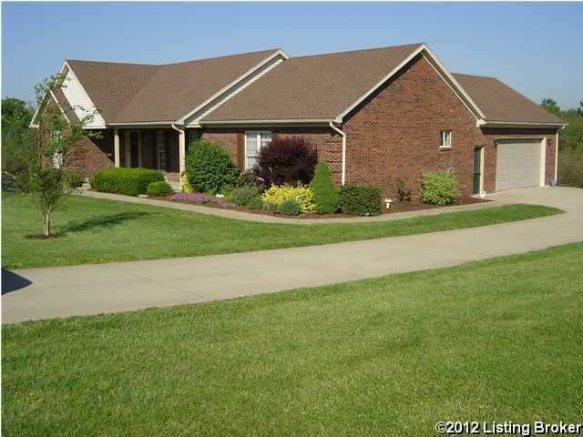 2017 Clark Pointe Dr, Crestwood, KY 40014 - photo 1