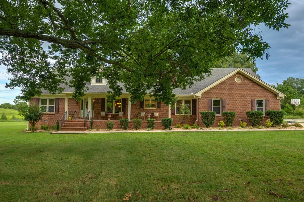 1995 S Cannon Blvd, Shelbyville, TN 37160 - photo 1