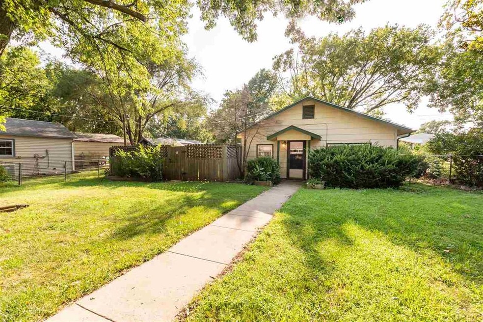 125 S 3rd St, Colwich, KS 67030 - photo 1