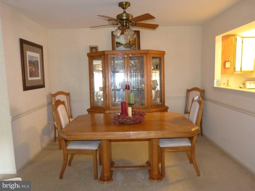 138 Pamela Ct unit 704, Levittown, PA 19057 - photo 1