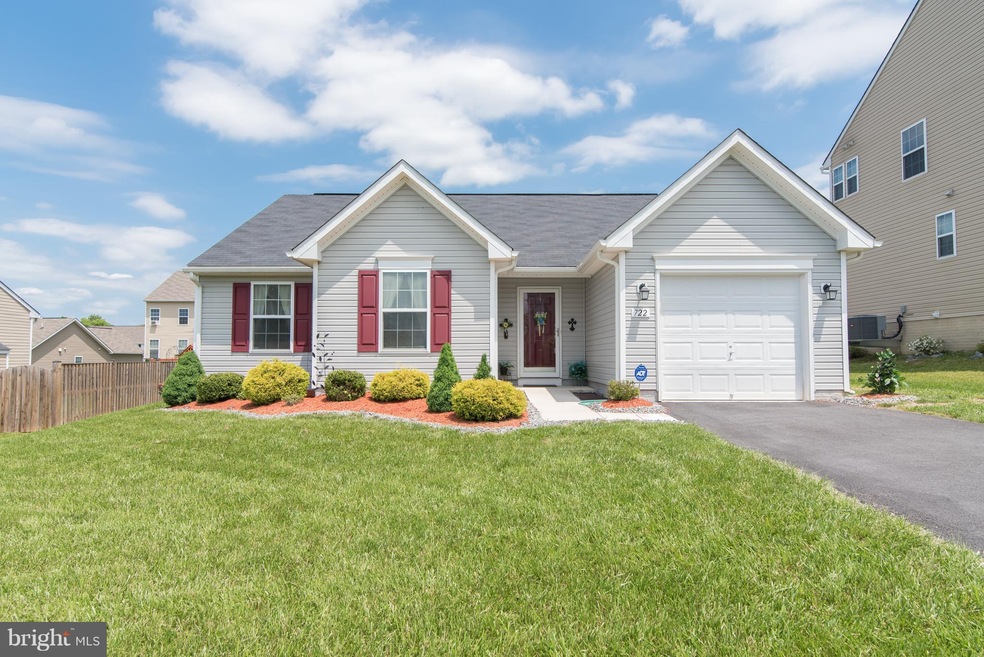 722 Bentley Dr, Inwood, WV 25428 - photo 1